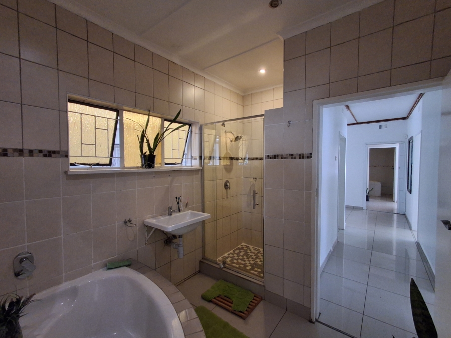 4 Bedroom Property for Sale in Flamwood North West